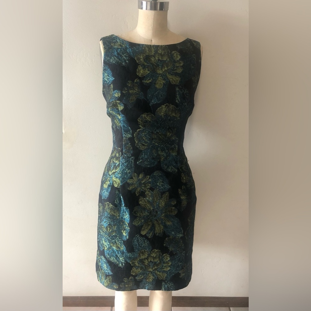 Sandra Darren Dress Size 2 Green , Black, and Blue dress with pockets used